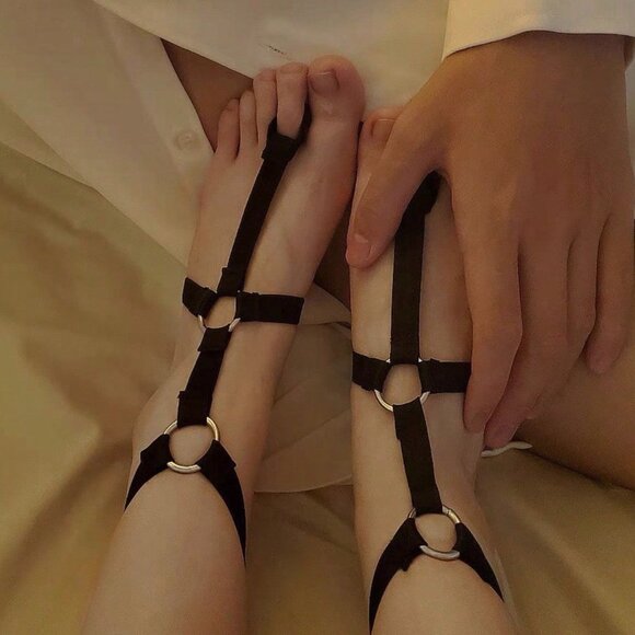 Women Black Feet Chain Fashionable Ankle Harness - Picture 2 of 3